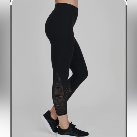 NWT SPANX laser wave 7/8 legging in black. Size Small - Picture 2 of 6
